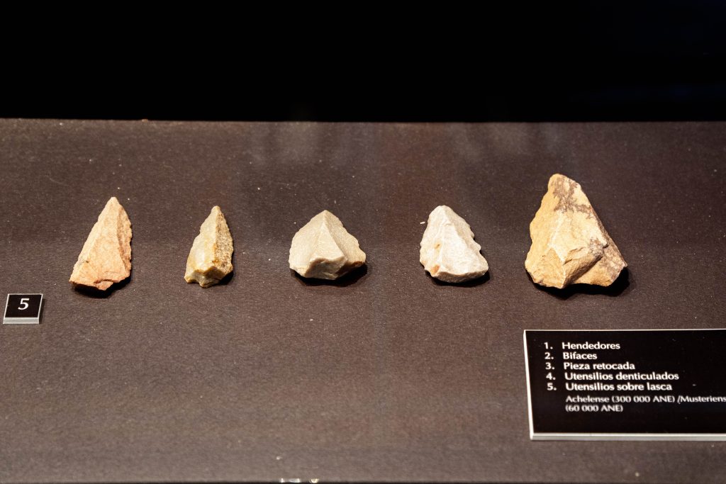 Utensilios prehistóricos: hendedores, bifaces y denticulados de Porzuna